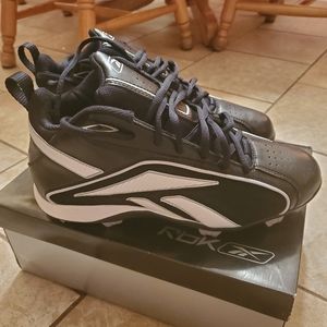 Brand New Reebok baseball/ softball Rubber Cleats, Men's 8